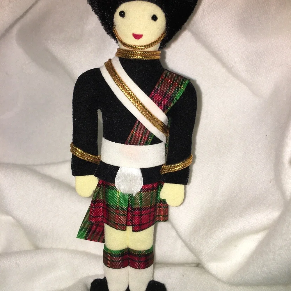 Vtg Felt Tartan Plaid Bearskin Scots Scottish Guard Kilt Doll Christmas Ornament